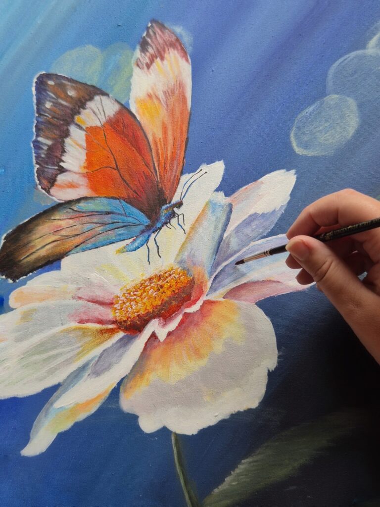 Vlinder op bloem schilderij, kleurrijk opgezet