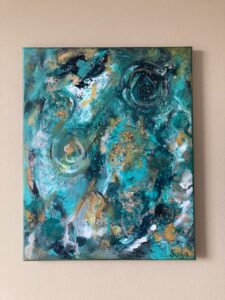 Abstract kunstwerk in lagen van blauw en goud, geïnspireerd op licht en stilte