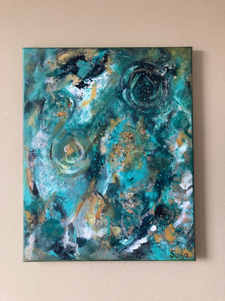 Abstract kunstwerk in lagen van blauw en goud, geïnspireerd op licht en stilte