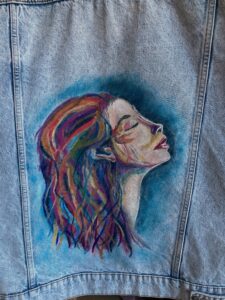 Sterke vrouw / schildering op spijkerjasje met acryl